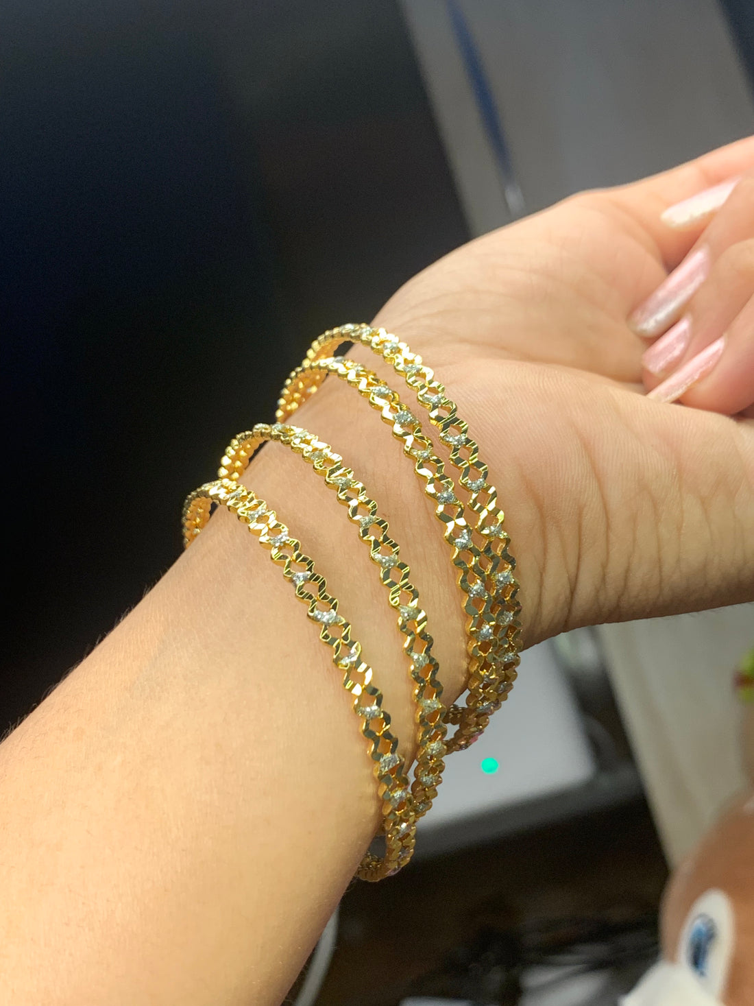 Shinoraa Elegant Women’s Bracelet – Stylish, Lightweight & Everyday Luxury - 4